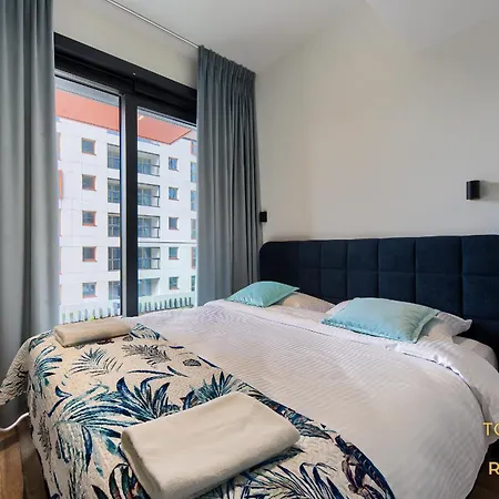 Towarowa Towers Atelier Apartamento *
